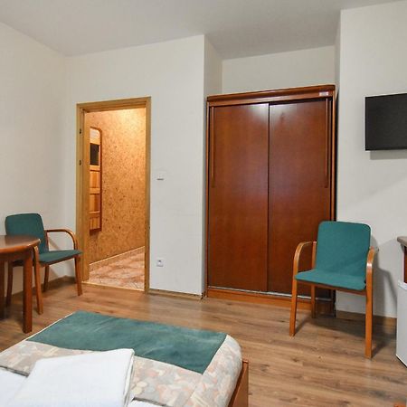 Lesny Osrodek Szkoleniowy W Puszczykowie Puszczykowo Bagian luar foto